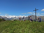 ......e  siamo alla Croce del Laghetto della Colma (mt.1509) , il punto più alto del sentiero : grande vista sulla testata della Valle Antrona : sdas16